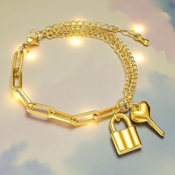 Minimalist Padlock Heart Key Bracelet 18K Gold Plated Stainless Steel - Picture 4 of 10